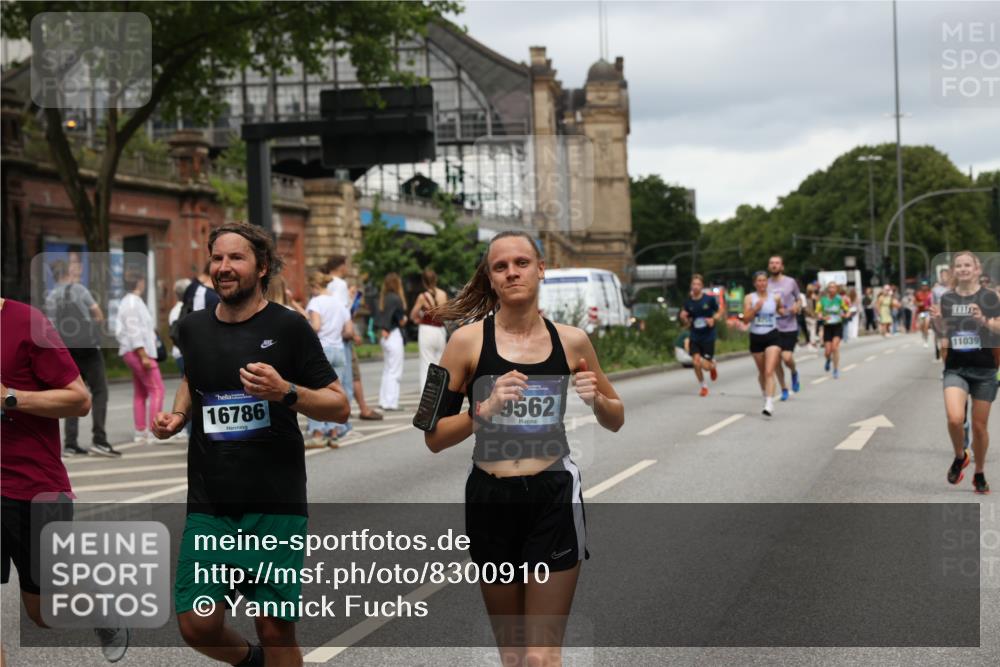 29.06.2025 - hella hamburg halbmarathon Yannick Fuchs http://msf.ph/oto/8300910 29.06.2025 10:49:50 20KM 1130, 1180, 1193, 2982, 3042, 3048, 3058, 3668, 4951, 5287, 5465, 5672, 6569, 6591, 6924, 7594, 7742, 8255, 8311, 8639, 8863, 9361, 9562, 11039, 11309, 11638, 12196, 12515, 13474, 14363, 14365, 14461, 15184, 15818, 15884, 16176, 16375, 16401, 16434, 16521, 16625, 16786, 17259, 17615, 17640, 17642, 17734, 18064, 18125, 18212, 18325, 18340, 18495, 18634, 18741, 18746, 18835, 19120, 19152 meine-sportfotos.de