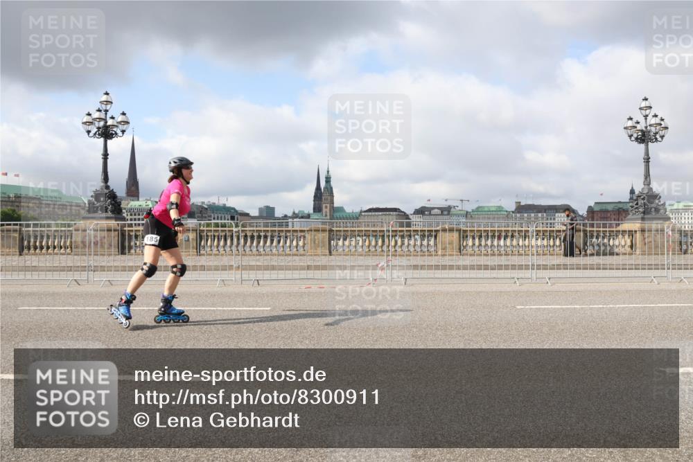 29.06.2025 - hella hamburg halbmarathon Lena Gebhardt http://msf.ph/oto/8300911 29.06.2025 09:06:39 Lombardsbrücke  meine-sportfotos.de