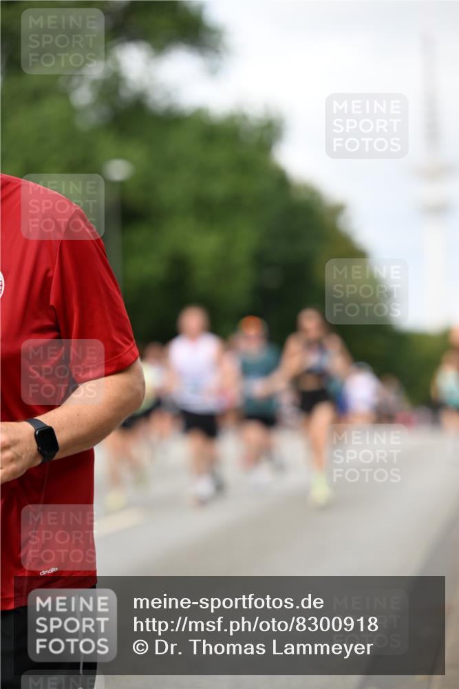 29.06.2025 - hella hamburg halbmarathon Dr. Thomas Lammeyer http://msf.ph/oto/8300918 29.06.2025 10:37:58 Kennedybrücke 1189, 1275, 1896, 2038, 2526, 2776, 3264, 3340, 3345, 3848, 4361, 4433, 4449, 4807, 4824, 4826, 5075, 5141, 5557, 5561, 5584, 5821, 5822, 5887, 6364, 6515, 6516, 6956, 7027, 7565, 7633, 7653, 7982, 8157, 8277, 8349, 8375, 8377, 8383, 8401, 8620, 9234, 9258, 9438, 9706, 9799, 9875, 9995, 10048, 10561, 10800, 11092, 11111, 11229, 11237, 11260 meine-sportfotos.de