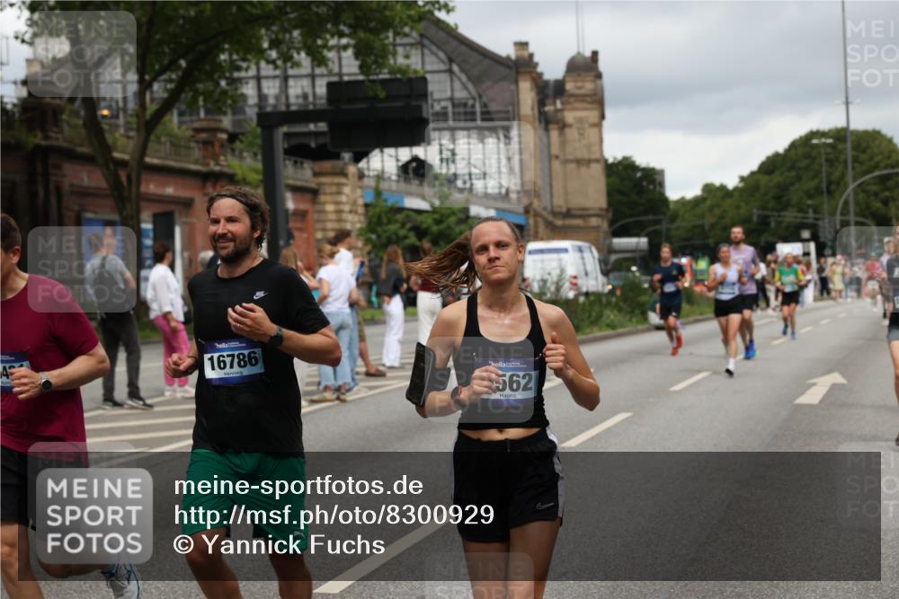 29.06.2025 - hella hamburg halbmarathon Yannick Fuchs http://msf.ph/oto/8300929 29.06.2025 10:49:50 20KM 1130, 1180, 1193, 2982, 3042, 3048, 3058, 3668, 4951, 5287, 5465, 5672, 6569, 6591, 6924, 7594, 7742, 8255, 8311, 8639, 8863, 9361, 9562, 11039, 11309, 11638, 12196, 12515, 13474, 14363, 14365, 14461, 15184, 15818, 15884, 16176, 16375, 16401, 16434, 16521, 16625, 16786, 17259, 17615, 17640, 17642, 17734, 18064, 18125, 18212, 18325, 18340, 18495, 18634, 18741, 18746, 18835, 19120, 19152 meine-sportfotos.de