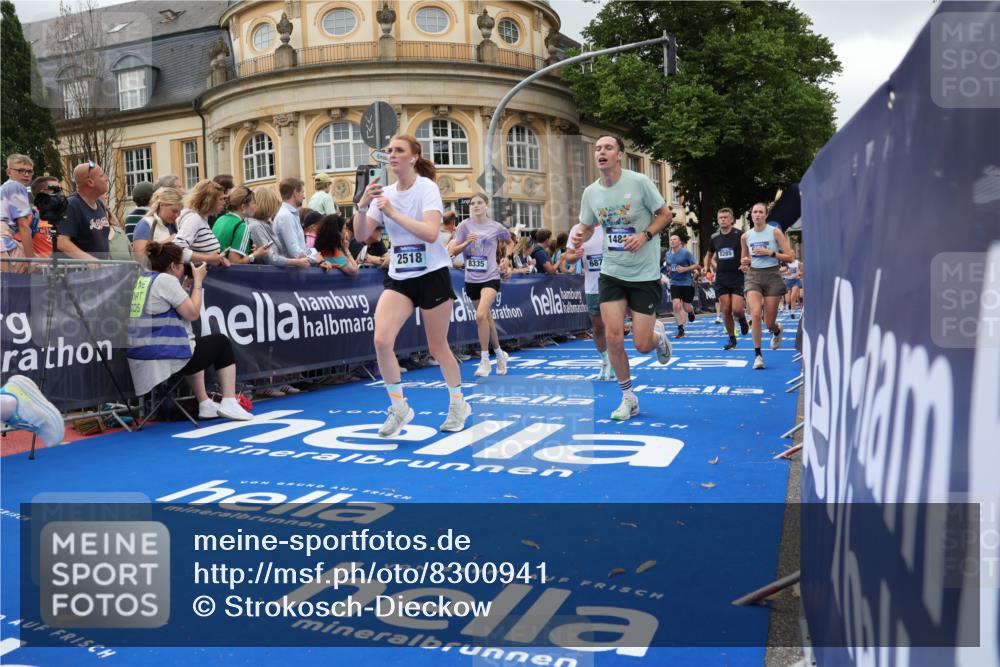 29.06.2025 - hella hamburg halbmarathon Strokosch-Dieckow http://msf.ph/oto/8300941 29.06.2025 10:53:46 Ziel 1422, 1706, 1870, 2058, 2082, 2518, 5399, 5607, 6260, 6877, 7177, 7395, 8285, 8335, 9922, 10529, 10891, 10895, 11588, 11589, 11604, 12413, 14026, 14702, 14818, 15441, 15502, 16092, 16538, 17482, 17740, 18143, 18249, 18418, 18487, 18514, 18759, 18831, 18915, 19177 meine-sportfotos.de
