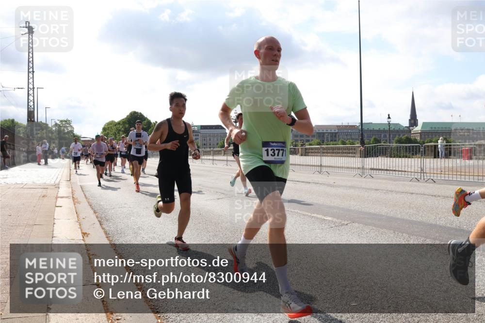 29.06.2025 - hella hamburg halbmarathon Lena Gebhardt http://msf.ph/oto/8300944 29.06.2025 09:47:02 Lombardsbrücke 13771, 88, 88, 888, 88, 35, 1053, 1396, 1407, 1411, 1577, 1959, 2243, 2563, 2836, 3005, 3790, 3935, 4740, 4944, 5048, 5152, 5193, 5660, 6032, 6305, 6473, 6683, 6915, 7080, 7466, 7622, 7628, 7831, 7867, 8312, 8323, 9376, 9508, 9519, 10477, 10771, 10927, 11055, 11304, 11370, 11661, 11898, 12204, 12447, 12899, 13148, 13199, 13493, 13494, 13729, 13771, 13972, 13991, 14069, 14310, 14385, 15902, 16811, 16957 meine-sportfotos.de