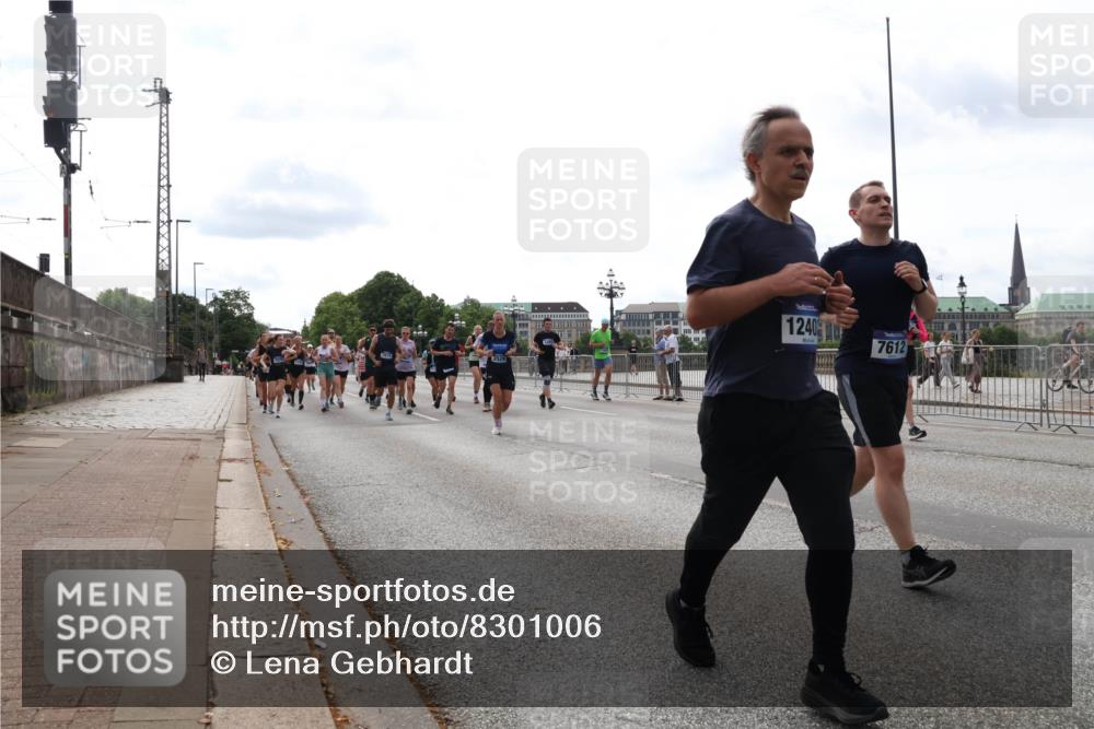 29.06.2025 - hella hamburg halbmarathon Lena Gebhardt http://msf.ph/oto/8301006 29.06.2025 10:21:49 Lombardsbrücke 7672, 2529, 1240, 7612, 4, 1072, 1158, 1191, 1250, 1294, 1401, 1668, 1958, 1963, 2172, 2271, 2315, 2353, 2529, 2744, 2815, 3606, 3768, 3770, 3817, 3825, 3826, 3995, 4046, 4289, 4375, 4376, 4697, 4786, 5122, 5373, 5412, 5641, 5759, 5957, 6086, 6103, 6475, 6676, 6805, 6844, 6881, 7075, 7162, 7375, 7612, 7672, 7781, 8095, 8286, 8431, 8715, 8860, 8896, 8959, 9002, 9062, 9100, 9369, 9483, 9499, 9532, 9624, 10374, 10874 meine-sportfotos.de