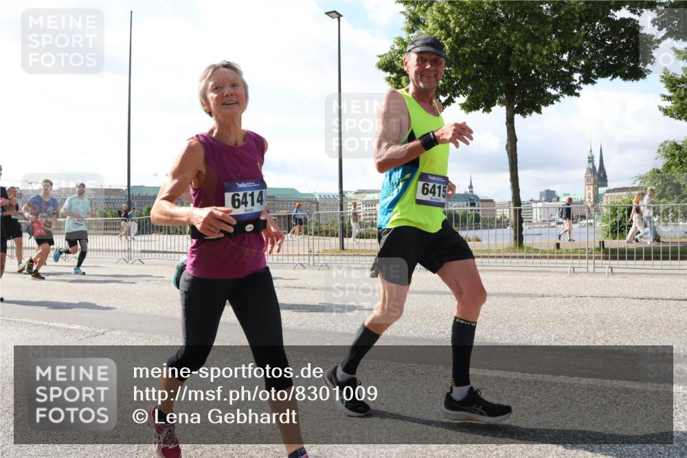 29.06.2025 - hella hamburg halbmarathon Lena Gebhardt http://msf.ph/oto/8301009 29.06.2025 09:59:36 Lombardsbrücke 6414, 6415, 1319, 1334, 1366, 1506, 1595, 1642, 1834, 1955, 2282, 2391, 2432, 2630, 2741, 2911, 3112, 3279, 3668, 3715, 3836, 4426, 4467, 4837, 4839, 5015, 5134, 5277, 5299, 5420, 5457, 5458, 5465, 5492, 5866, 6202, 6390, 6414, 6415, 6416, 7033, 7037, 7129, 7130, 7395, 7833, 7864, 8330, 8509, 8520, 8542, 8652, 8772, 8846, 8929, 9142, 9488, 9903, 9907, 9922, 9984, 10020, 10031, 10266, 11039, 11568, 11844 meine-sportfotos.de