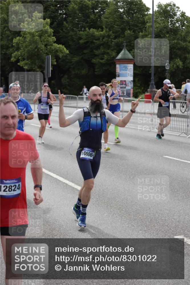 29.06.2025 - hella hamburg halbmarathon Jannik Wohlers http://msf.ph/oto/8301022 29.06.2025 10:37:16 Lombardsbrücke 1475, 2199, 2640, 2853, 3230, 3633, 5186, 5522, 5875, 6243, 6821, 6955, 7124, 7321, 7350, 9247, 9288, 9895, 10159, 10476, 10506, 10919, 11183, 11801, 11882, 11888, 12123, 12242, 12254, 12472, 12824, 13650, 14130, 14657, 16032, 16582, 16680, 16706, 16837, 17355, 17793, 17798, 18317, 18319, 18903 meine-sportfotos.de