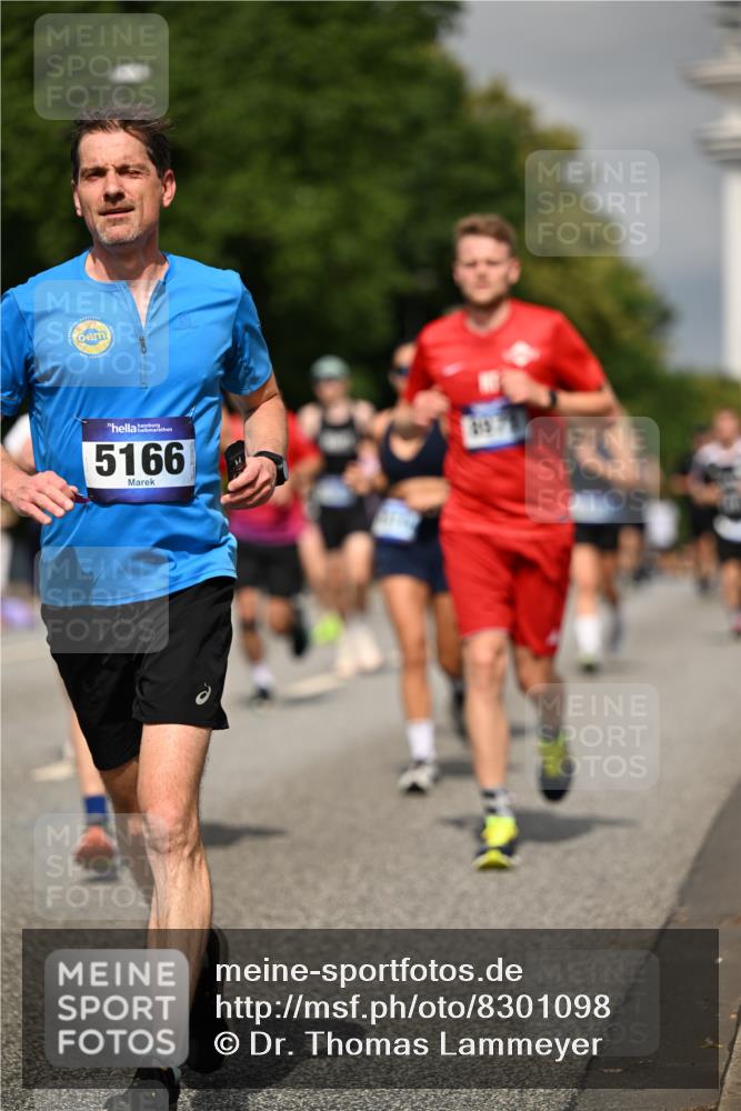 29.06.2025 - hella hamburg halbmarathon Dr. Thomas Lammeyer http://msf.ph/oto/8301098 29.06.2025 10:16:23 Kennedybrücke 1249, 1610, 1785, 1850, 1851, 2963, 2964, 3182, 3248, 3262, 3363, 4453, 5150, 5166, 5176, 6822, 6871, 7014, 7907, 8206, 8207, 8917, 8971, 9428, 10067, 10402, 10685, 11025 meine-sportfotos.de