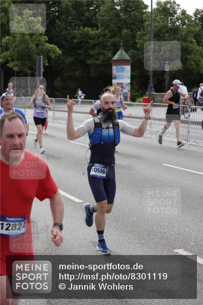 29.06.2025 - hella hamburg halbmarathon Jannik Wohlers http://msf.ph/oto/8301119 29.06.2025 10:37:16 Lombardsbrücke 1475, 2199, 2640, 2853, 3230, 3633, 5186, 5522, 5875, 6243, 6821, 6955, 7124, 7321, 7350, 9247, 9288, 9895, 10159, 10476, 10506, 10919, 11183, 11801, 11882, 11888, 12123, 12242, 12254, 12472, 12824, 13650, 14130, 14657, 16032, 16582, 16680, 16706, 16837, 17355, 17793, 17798, 18317, 18319, 18903 meine-sportfotos.de