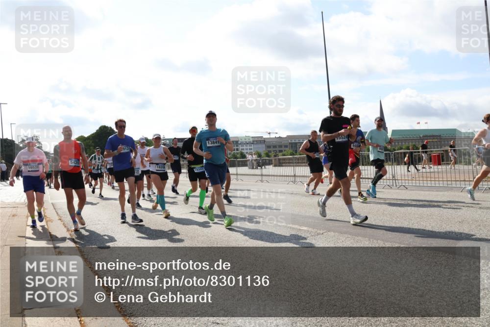 29.06.2025 - hella hamburg halbmarathon Lena Gebhardt http://msf.ph/oto/8301136 29.06.2025 09:59:37 Lombardsbrücke 16531, 5420, 912, 1820, 18202, 13841, 15524, 948, 1319, 1334, 1366, 1506, 1595, 1642, 1834, 1955, 2282, 2391, 2432, 2630, 3112, 3279, 3668, 3715, 3836, 4426, 4467, 4837, 4839, 5015, 5134, 5277, 5299, 5420, 5457, 5458, 5465, 5492, 5866, 6202, 6390, 6414, 6415, 6416, 7033, 7037, 7129, 7130, 7395, 7833, 7864, 8330, 8509, 8520, 8542, 8652, 8846, 8929, 9142, 9488, 9903, 9907, 9922, 9984, 10020, 10031, 10266, 11039, 11568, 11844 meine-sportfotos.de
