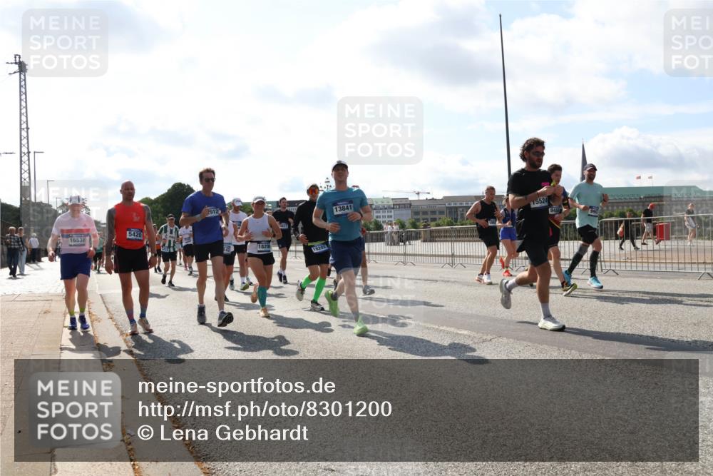 29.06.2025 - hella hamburg halbmarathon Lena Gebhardt http://msf.ph/oto/8301200 29.06.2025 09:59:37 Lombardsbrücke 16531, 5420, 2912, 18200, 18202, 13841, 15524, 948, 1319, 1334, 1366, 1506, 1595, 1642, 1834, 1955, 2282, 2391, 2432, 2630, 3112, 3279, 3668, 3715, 3836, 4426, 4467, 4837, 4839, 5015, 5134, 5277, 5299, 5420, 5457, 5458, 5465, 5492, 5866, 6202, 6390, 6414, 6415, 6416, 7033, 7037, 7129, 7130, 7395, 7833, 7864, 8330, 8509, 8520, 8542, 8652, 8846, 8929, 9142, 9488, 9903, 9907, 9922, 9984, 10020, 10031, 10266, 11039, 11568, 11844 meine-sportfotos.de