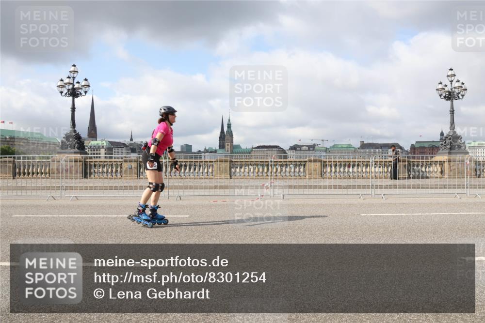 29.06.2025 - hella hamburg halbmarathon Lena Gebhardt http://msf.ph/oto/8301254 29.06.2025 09:06:39 Lombardsbrücke  meine-sportfotos.de