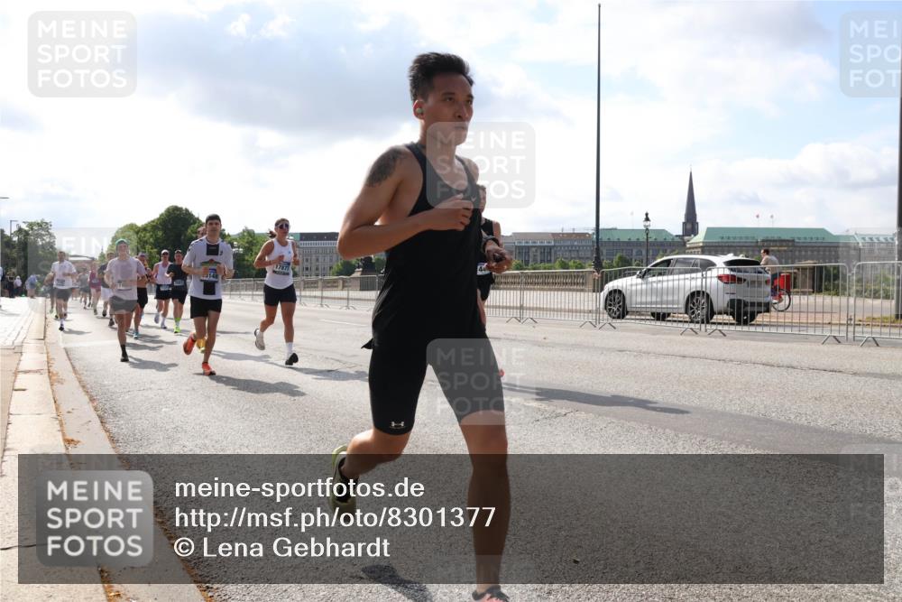 29.06.2025 - hella hamburg halbmarathon Lena Gebhardt http://msf.ph/oto/8301377 29.06.2025 09:47:03 Lombardsbrücke 56, 1053, 1396, 1407, 1411, 1577, 1910, 1959, 2243, 2563, 2774, 2836, 3005, 3790, 3935, 4740, 4944, 5048, 5152, 5193, 5660, 6032, 6305, 6473, 6683, 6915, 7080, 7466, 7622, 7628, 7831, 7867, 7972, 8312, 8323, 8366, 9376, 9508, 9519, 10477, 10771, 10927, 11055, 11304, 11370, 11661, 11898, 12204, 12447, 12899, 13148, 13199, 13493, 13494, 13729, 13771, 13972, 13991, 14069, 14310, 14385, 16811, 16957 meine-sportfotos.de