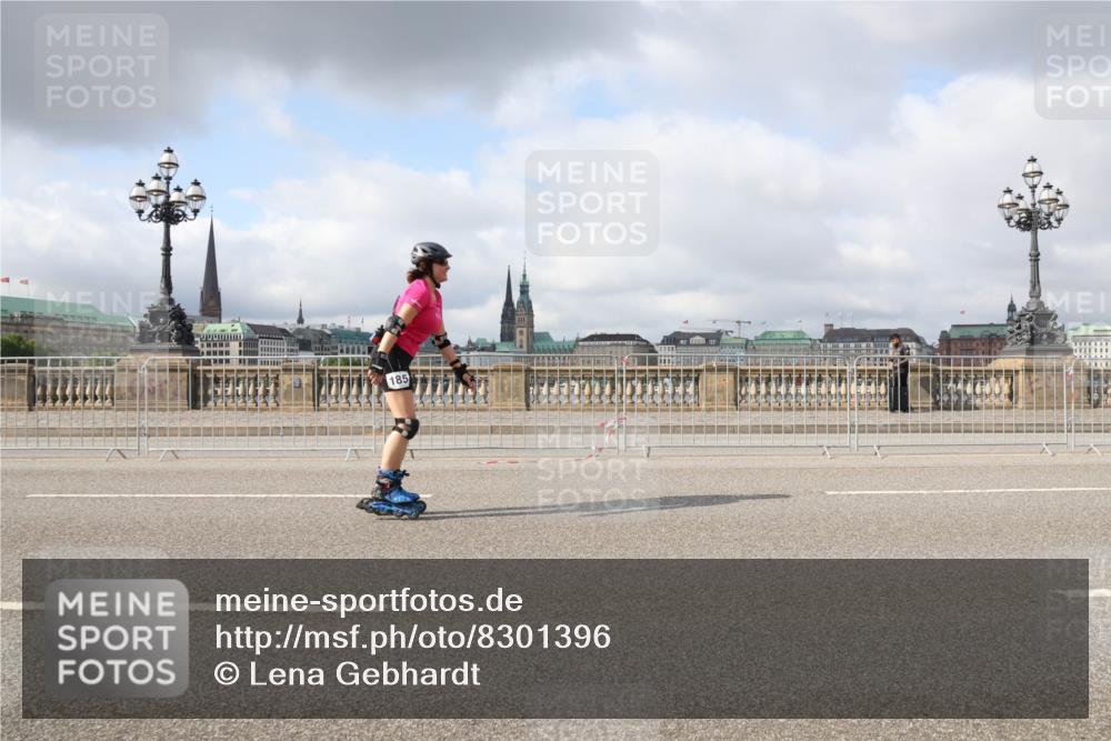 29.06.2025 - hella hamburg halbmarathon Lena Gebhardt http://msf.ph/oto/8301396 29.06.2025 09:06:39 Lombardsbrücke  meine-sportfotos.de