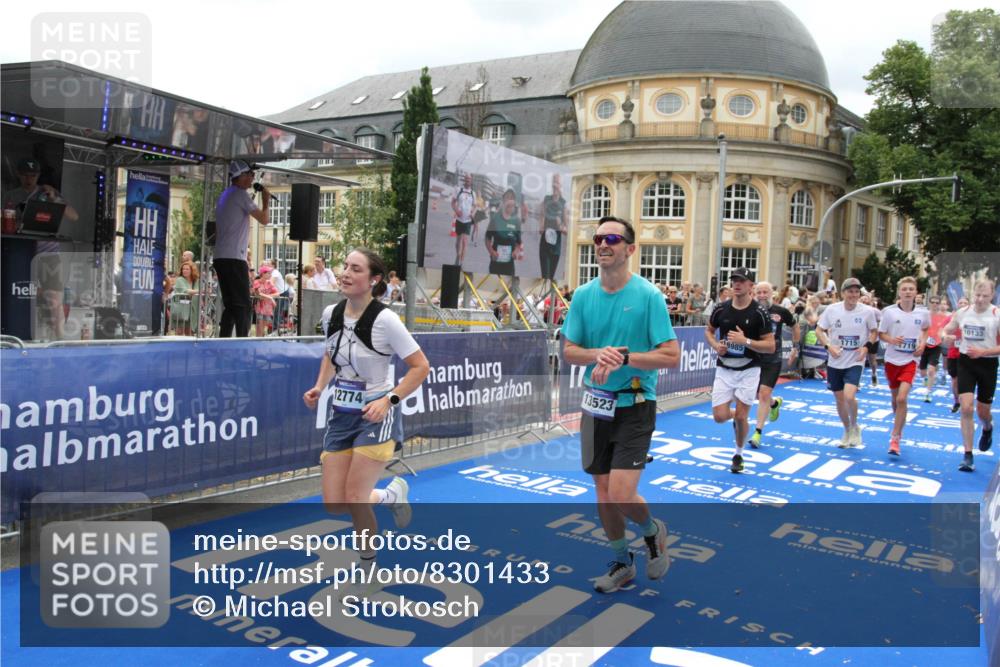 29.06.2025 - hella hamburg halbmarathon Michael Strokosch http://msf.ph/oto/8301433 29.06.2025 10:57:47 Ziel 1715, 1719, 1972, 2034, 2606, 5391, 7833, 10133, 10599, 12440, 12774, 13523, 14737, 15217, 16418, 17201, 17455, 18388, 18508, 18727, 18985 meine-sportfotos.de