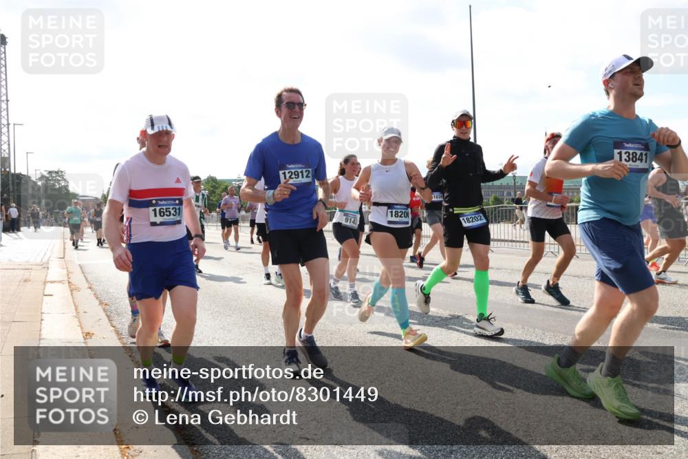 29.06.2025 - hella hamburg halbmarathon Lena Gebhardt http://msf.ph/oto/8301449 29.06.2025 09:59:39 Lombardsbrücke 16531, 12912, 9142, 18200, 1039, 18202, 13841, 1319, 1334, 1366, 1506, 1595, 1642, 1834, 1955, 2282, 2348, 2364, 2391, 2432, 2630, 2676, 3112, 3279, 3668, 3836, 4426, 4467, 4837, 4839, 5015, 5134, 5277, 5299, 5420, 5457, 5458, 5465, 5492, 5866, 6174, 6201, 6202, 6390, 6414, 6415, 6416, 6587, 7037, 7129, 7130, 7395, 7833, 8330, 8509, 8520, 8542, 8652, 8846, 8929, 9142, 9488, 9903, 9907, 9922, 9984, 10020, 10031, 10266, 11039, 11568, 11844 meine-sportfotos.de