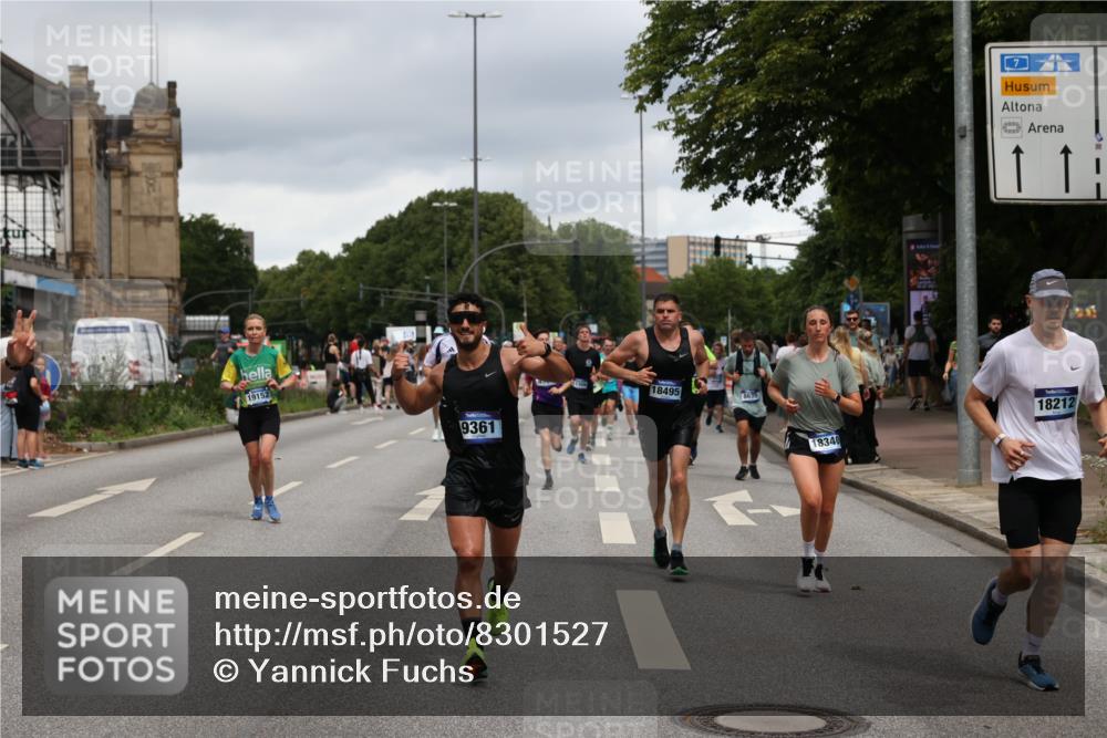29.06.2025 - hella hamburg halbmarathon Yannick Fuchs http://msf.ph/oto/8301527 29.06.2025 10:49:56 20KM 1130, 1180, 2378, 2982, 3042, 3048, 4951, 5287, 5465, 5672, 5721, 6759, 7646, 7742, 8255, 8311, 8330, 8639, 8863, 9361, 9562, 9622, 11039, 11143, 11309, 11554, 11638, 12196, 12515, 12858, 13474, 14363, 14461, 15134, 15184, 16043, 16375, 16401, 16434, 16625, 16786, 17468, 17615, 18125, 18212, 18325, 18340, 18495, 18531, 18634, 18741, 18746, 18835, 18966, 19120, 19152 meine-sportfotos.de