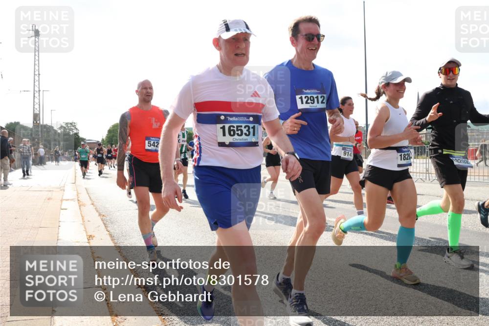 29.06.2025 - hella hamburg halbmarathon Lena Gebhardt http://msf.ph/oto/8301578 29.06.2025 09:59:39 Lombardsbrücke 542, 16531, 12912, 914, 1820, 1319, 1334, 1366, 1506, 1595, 1642, 1834, 1955, 2282, 2348, 2364, 2391, 2432, 2630, 2676, 3112, 3279, 3668, 3836, 4426, 4467, 4837, 4839, 5015, 5134, 5277, 5299, 5420, 5457, 5458, 5465, 5492, 5866, 6174, 6201, 6202, 6390, 6414, 6415, 6416, 6587, 7037, 7129, 7130, 7395, 7833, 8330, 8509, 8520, 8542, 8652, 8846, 8929, 9142, 9488, 9903, 9907, 9922, 9984, 10020, 10031, 10266, 11039, 11568, 11844 meine-sportfotos.de