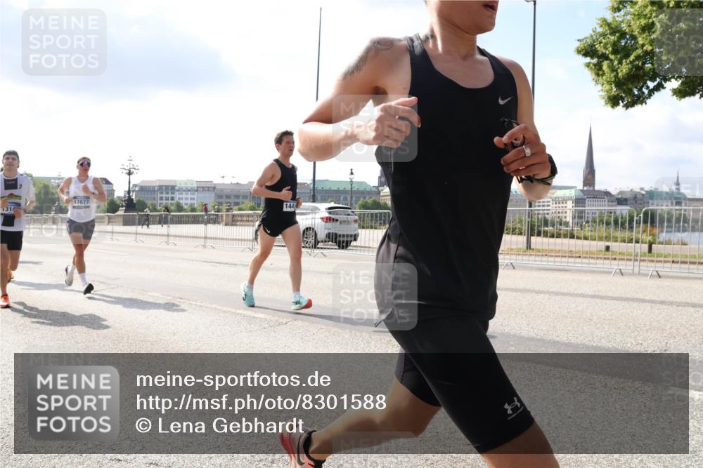 29.06.2025 - hella hamburg halbmarathon Lena Gebhardt http://msf.ph/oto/8301588 29.06.2025 09:47:03 Lombardsbrücke 17877, 1314, 144, 1053, 1396, 1407, 1411, 1577, 1910, 1959, 2243, 2563, 2774, 2836, 3005, 3790, 3935, 4740, 4944, 5048, 5152, 5193, 5660, 6032, 6305, 6473, 6683, 6915, 7080, 7466, 7622, 7628, 7831, 7867, 7972, 8312, 8323, 8366, 9376, 9508, 9519, 10477, 10771, 10927, 11055, 11304, 11370, 11661, 11898, 12204, 12447, 12899, 13148, 13199, 13493, 13494, 13729, 13771, 13972, 13991, 14069, 14310, 14385, 16811, 16957 meine-sportfotos.de