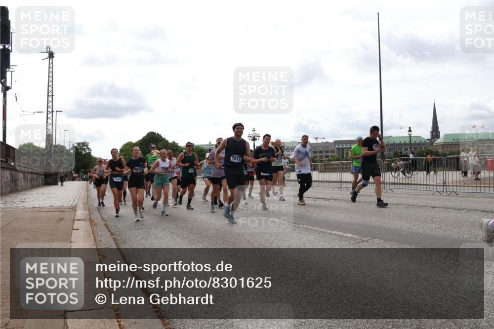 29.06.2025 - hella hamburg halbmarathon Lena Gebhardt http://msf.ph/oto/8301625 29.06.2025 10:21:53 Lombardsbrücke 1843, 7075, 158, 7672, 15104, 1003, 1072, 1158, 1191, 1250, 1294, 1401, 1668, 1958, 1963, 2009, 2063, 2172, 2315, 2353, 2514, 2529, 2744, 3050, 3172, 3458, 3606, 3768, 3770, 3825, 3826, 3995, 4046, 4289, 4366, 4375, 4376, 4697, 4786, 5122, 5412, 5641, 5759, 5957, 6086, 6103, 6475, 6676, 6805, 6881, 7075, 7162, 7612, 7672, 7781, 8095, 8286, 8431, 8715, 8860, 8896, 8954, 8959, 9002, 9062, 9369, 9483, 9499, 9532, 9624, 10374, 10874 meine-sportfotos.de