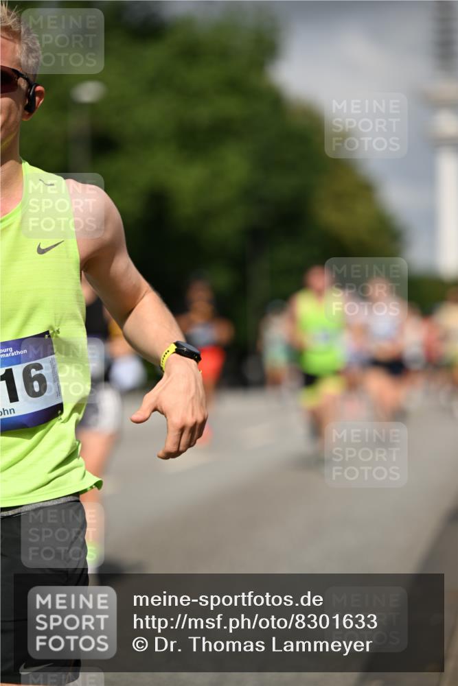 29.06.2025 - hella hamburg halbmarathon Dr. Thomas Lammeyer http://msf.ph/oto/8301633 29.06.2025 09:54:02 Kennedybrücke 1209, 1358, 1675, 1688, 1697, 1882, 2568, 2675, 2826, 3332, 3626, 4205, 4229, 4380, 4398, 4823, 5409, 5472, 5508, 5745, 6458, 6529, 6649, 6686, 6687, 7026, 8450, 8958, 9017, 9116, 9302, 9365, 10218, 10783, 10922, 11281, 11284, 11305, 11379 meine-sportfotos.de