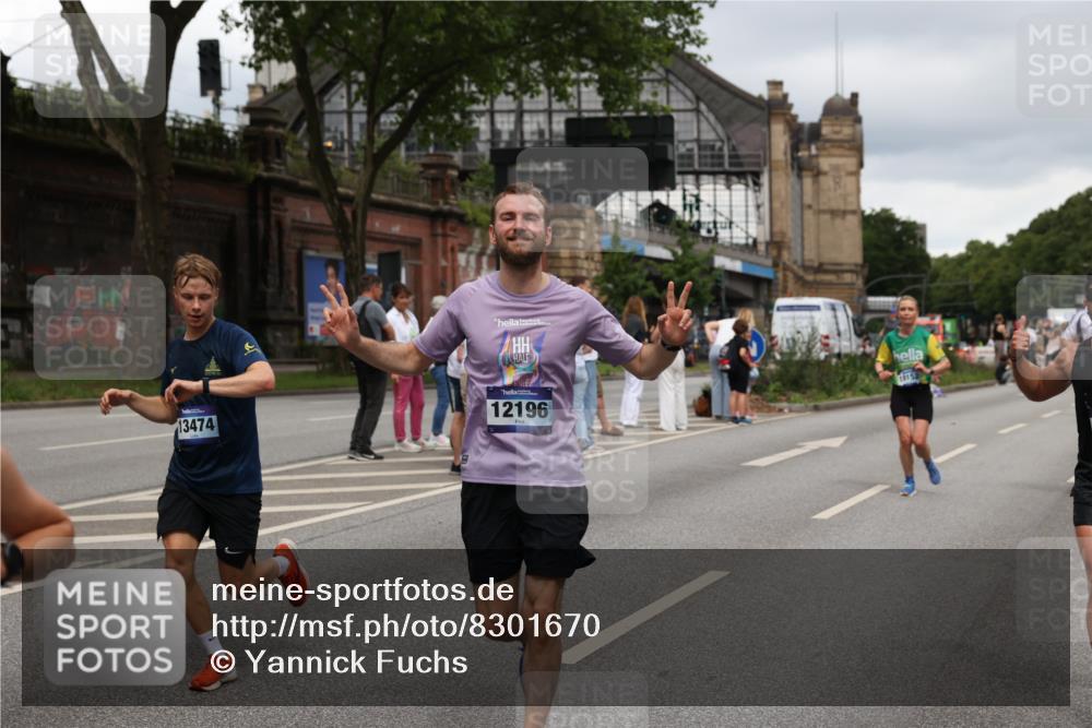 29.06.2025 - hella hamburg halbmarathon Yannick Fuchs http://msf.ph/oto/8301670 29.06.2025 10:49:56 20KM 1130, 1180, 2378, 2982, 3042, 3048, 4951, 5287, 5465, 5672, 5721, 6759, 7646, 7742, 8255, 8311, 8330, 8639, 8863, 9361, 9562, 9622, 11039, 11143, 11309, 11554, 11638, 12196, 12515, 12858, 13474, 14363, 14461, 15134, 15184, 16043, 16375, 16401, 16434, 16625, 16786, 17468, 17615, 18125, 18212, 18325, 18340, 18495, 18531, 18634, 18741, 18746, 18835, 18966, 19120, 19152 meine-sportfotos.de