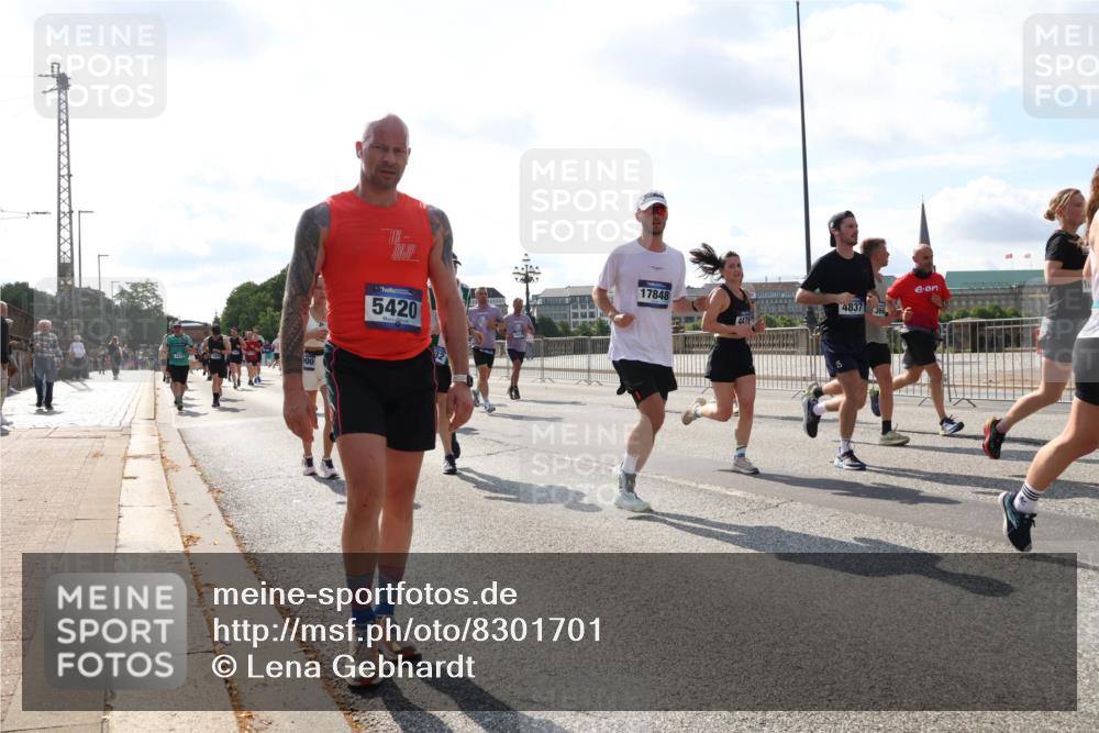 29.06.2025 - hella hamburg halbmarathon Lena Gebhardt http://msf.ph/oto/8301701 29.06.2025 09:59:40 Lombardsbrücke 000, 5420, 17848, 4837, 1319, 1334, 1366, 1595, 1642, 1834, 1914, 1955, 2282, 2348, 2364, 2391, 2432, 2630, 2676, 2910, 3112, 3279, 3668, 3836, 4426, 4467, 4772, 4837, 4839, 5015, 5134, 5277, 5299, 5457, 5458, 5465, 5492, 5866, 6174, 6201, 6202, 6414, 6415, 6416, 6587, 7037, 7129, 7130, 7395, 7833, 8330, 8509, 8520, 8542, 8652, 8846, 8929, 9142, 9488, 9903, 9907, 9922, 9984, 10020, 10031, 10266, 11039, 11568, 11844 meine-sportfotos.de