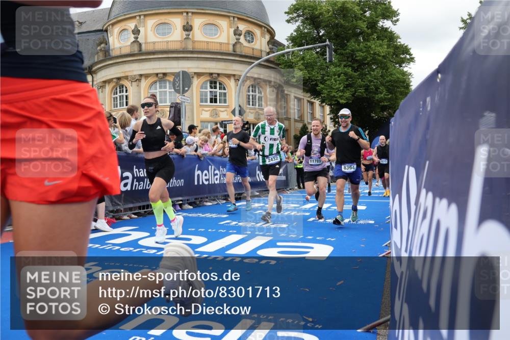 29.06.2025 - hella hamburg halbmarathon Strokosch-Dieckow http://msf.ph/oto/8301713 29.06.2025 10:54:00 Ziel 1151, 1410, 1815, 2432, 3096, 3208, 3209, 6294, 6356, 6374, 6481, 6581, 7395, 7918, 7973, 8394, 9032, 11499, 11789, 12379, 13032, 13397, 13869, 14175, 16477, 16871, 17348, 18308, 18831, 18879 meine-sportfotos.de