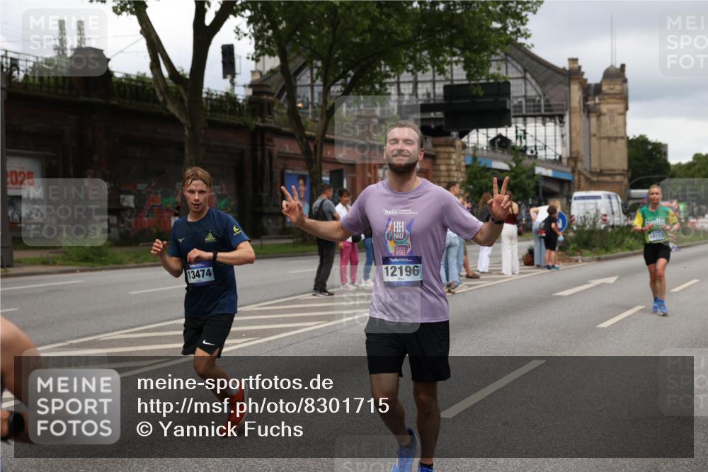29.06.2025 - hella hamburg halbmarathon Yannick Fuchs http://msf.ph/oto/8301715 29.06.2025 10:49:56 20KM 1130, 1180, 2378, 2982, 3042, 3048, 4951, 5287, 5465, 5672, 5721, 6759, 7646, 7742, 8255, 8311, 8330, 8639, 8863, 9361, 9562, 9622, 11039, 11143, 11309, 11554, 11638, 12196, 12515, 12858, 13474, 14363, 14461, 15134, 15184, 16043, 16375, 16401, 16434, 16625, 16786, 17468, 17615, 18125, 18212, 18325, 18340, 18495, 18531, 18634, 18741, 18746, 18835, 18966, 19120, 19152 meine-sportfotos.de