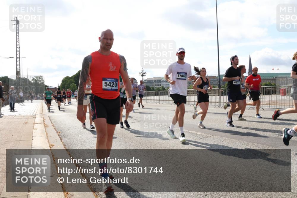 29.06.2025 - hella hamburg halbmarathon Lena Gebhardt http://msf.ph/oto/8301744 29.06.2025 09:59:40 Lombardsbrücke 00, 5420, 32, 17848, 4837, 15, 1319, 1334, 1366, 1595, 1642, 1834, 1914, 1955, 2282, 2348, 2364, 2391, 2432, 2630, 2676, 2910, 3112, 3279, 3668, 3836, 4426, 4467, 4772, 4837, 4839, 5015, 5134, 5277, 5299, 5457, 5458, 5465, 5492, 5866, 6174, 6201, 6202, 6414, 6415, 6416, 6587, 7037, 7129, 7130, 7395, 7833, 8330, 8509, 8520, 8542, 8652, 8846, 8929, 9142, 9488, 9903, 9907, 9922, 9984, 10020, 10031, 10266, 11039, 11568, 11844 meine-sportfotos.de
