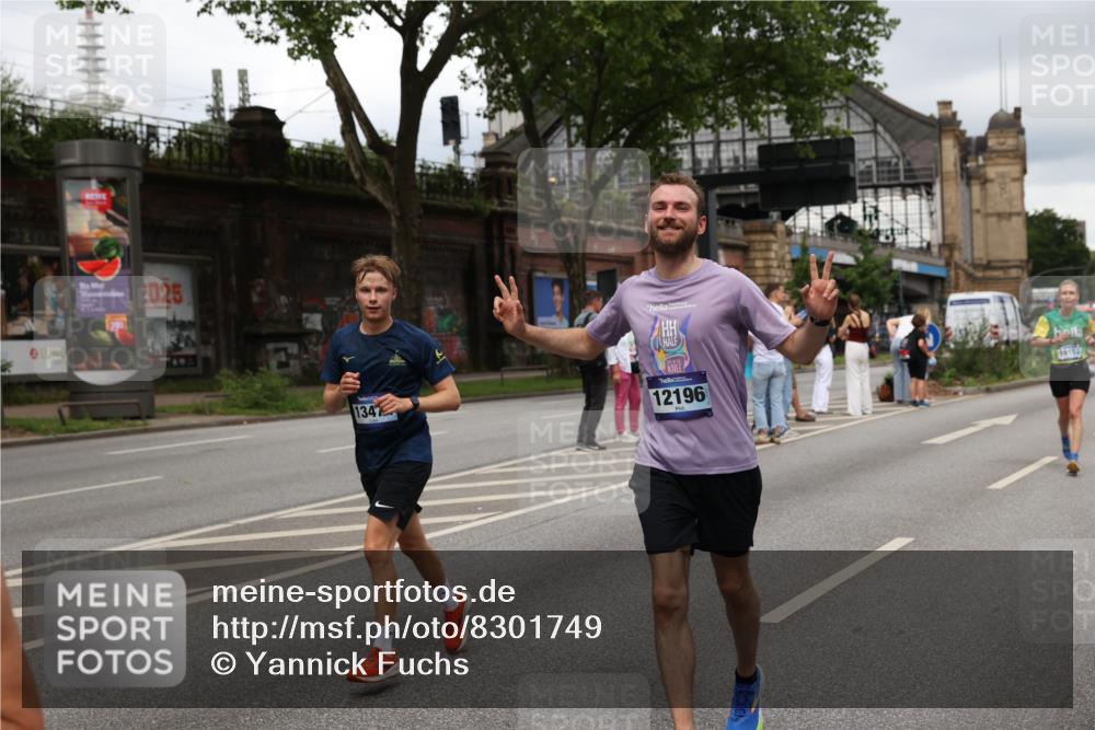 29.06.2025 - hella hamburg halbmarathon Yannick Fuchs http://msf.ph/oto/8301749 29.06.2025 10:49:57 20KM 1130, 1180, 1877, 2378, 2982, 3042, 3048, 4951, 5287, 5465, 5672, 5721, 6759, 7646, 7742, 8255, 8311, 8330, 8639, 8863, 9361, 9562, 9622, 11039, 11143, 11309, 11554, 11638, 12196, 12515, 12858, 13474, 14363, 14461, 15134, 15184, 16043, 16375, 16401, 16434, 16625, 16786, 17468, 17615, 18117, 18125, 18212, 18325, 18340, 18495, 18531, 18634, 18741, 18746, 18835, 18966, 19120, 19152 meine-sportfotos.de