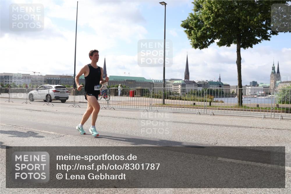 29.06.2025 - hella hamburg halbmarathon Lena Gebhardt http://msf.ph/oto/8301787 29.06.2025 09:47:03 Lombardsbrücke 144, 1053, 1396, 1407, 1411, 1577, 1910, 1959, 2243, 2563, 2774, 2836, 3005, 3790, 3935, 4740, 4944, 5048, 5152, 5193, 5660, 6032, 6305, 6473, 6683, 6915, 7080, 7466, 7622, 7628, 7831, 7867, 7972, 8312, 8323, 8366, 9376, 9508, 9519, 10477, 10771, 10927, 11055, 11304, 11370, 11661, 11898, 12204, 12447, 12899, 13148, 13199, 13493, 13494, 13729, 13771, 13972, 13991, 14069, 14310, 14385, 16811, 16957 meine-sportfotos.de