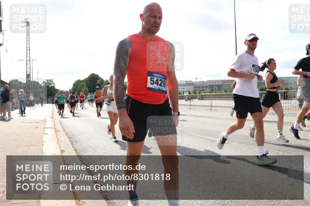 29.06.2025 - hella hamburg halbmarathon Lena Gebhardt http://msf.ph/oto/8301818 29.06.2025 09:59:40 Lombardsbrücke 000, 5420, 17848, 1319, 1334, 1366, 1595, 1642, 1834, 1914, 1955, 2282, 2348, 2364, 2391, 2432, 2630, 2676, 2910, 3112, 3279, 3668, 3836, 4426, 4467, 4772, 4837, 4839, 5015, 5134, 5277, 5299, 5457, 5458, 5465, 5492, 5866, 6174, 6201, 6202, 6414, 6415, 6416, 6587, 7037, 7129, 7130, 7395, 7833, 8330, 8509, 8520, 8542, 8652, 8846, 8929, 9142, 9488, 9903, 9907, 9922, 9984, 10020, 10031, 10266, 11039, 11568, 11844 meine-sportfotos.de