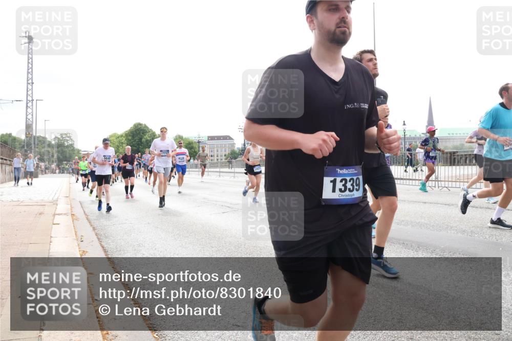 29.06.2025 - hella hamburg halbmarathon Lena Gebhardt http://msf.ph/oto/8301840 29.06.2025 10:37:10 Lombardsbrücke 5640, 7713, 10931, 1339, 1022, 1118, 1253, 1276, 1337, 1339, 1488, 1490, 1597, 1819, 1948, 1952, 1954, 2016, 2031, 2072, 2104, 2272, 2480, 2486, 2552, 2588, 3127, 3165, 3714, 3873, 3895, 4084, 4097, 4347, 4618, 4733, 4762, 4996, 5146, 5171, 5224, 5538, 5560, 5640, 5786, 5789, 5790, 5940, 6156, 6172, 6359, 6584, 6804, 7085, 7202, 7235, 7544, 7707, 7773, 7777, 7823, 8007, 8257, 8258, 8315, 8499, 8758, 8811, 8843, 8936, 8937, 9054, 9055, 9295, 9500, 9524, 9694 meine-sportfotos.de