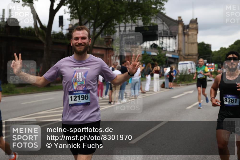 29.06.2025 - hella hamburg halbmarathon Yannick Fuchs http://msf.ph/oto/8301970 29.06.2025 10:49:57 20KM 1130, 1180, 1877, 2378, 2982, 3042, 3048, 4951, 5287, 5465, 5672, 5721, 6759, 7646, 7742, 8255, 8311, 8330, 8639, 8863, 9361, 9562, 9622, 11039, 11143, 11309, 11554, 11638, 12196, 12515, 12858, 13474, 14363, 14461, 15134, 15184, 16043, 16375, 16401, 16434, 16625, 16786, 17468, 17615, 18117, 18125, 18212, 18325, 18340, 18495, 18531, 18634, 18741, 18746, 18835, 18966, 19120, 19152 meine-sportfotos.de