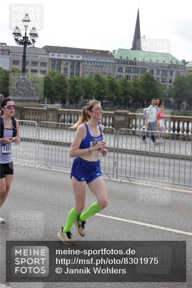 29.06.2025 - hella hamburg halbmarathon Jannik Wohlers http://msf.ph/oto/8301975 29.06.2025 10:37:19 Lombardsbrücke 1475, 1985, 2199, 2853, 3230, 3246, 3633, 5139, 5522, 5875, 6243, 6955, 7124, 7321, 7350, 8985, 9247, 9288, 9895, 10159, 10506, 10836, 10919, 11087, 11183, 11801, 11882, 11888, 12123, 12242, 12254, 12472, 12824, 13650, 14657, 16032, 16582, 16680, 16706, 17355, 17389, 17793, 17798, 18317, 18319 meine-sportfotos.de