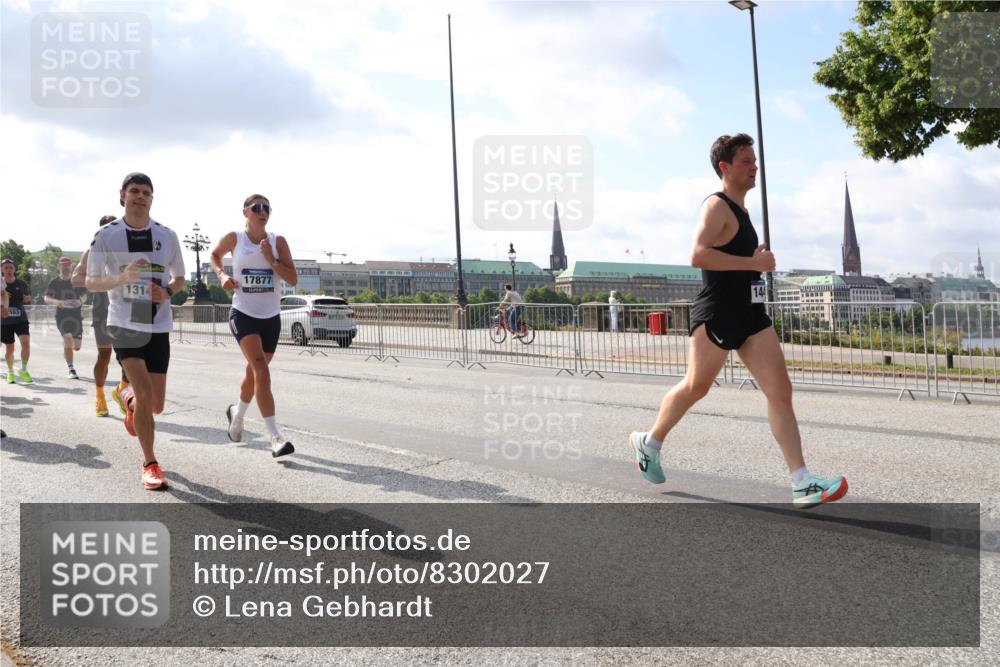 29.06.2025 - hella hamburg halbmarathon Lena Gebhardt http://msf.ph/oto/8302027 29.06.2025 09:47:04 Lombardsbrücke 1314, 17877, 144, 1002, 1053, 1396, 1407, 1411, 1577, 1910, 1959, 2228, 2243, 2563, 2774, 2836, 3005, 3790, 3935, 4740, 4944, 5048, 5152, 5193, 5660, 6032, 6305, 6473, 6683, 6915, 7080, 7466, 7622, 7628, 7831, 7867, 7972, 8312, 8323, 8366, 9376, 9508, 9519, 10477, 10771, 10927, 11055, 11304, 11370, 11661, 11898, 12204, 12447, 12899, 13148, 13199, 13493, 13494, 13729, 13771, 13972, 13991, 14069, 14310, 14385, 16811, 16957 meine-sportfotos.de