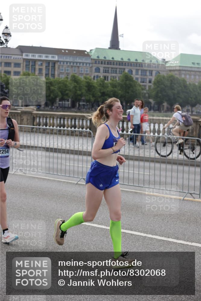 29.06.2025 - hella hamburg halbmarathon Jannik Wohlers http://msf.ph/oto/8302068 29.06.2025 10:37:20 Lombardsbrücke 1475, 1799, 1985, 2199, 2853, 3230, 3246, 3633, 5139, 5522, 5875, 6243, 7124, 7321, 7350, 8985, 9247, 9288, 9895, 10159, 10506, 10836, 10919, 11087, 11183, 11543, 11801, 11882, 11888, 12123, 12242, 12254, 12472, 12824, 13650, 14018, 15418, 15511, 16032, 16582, 16680, 16706, 17389, 17793, 17798, 18317, 18319 meine-sportfotos.de