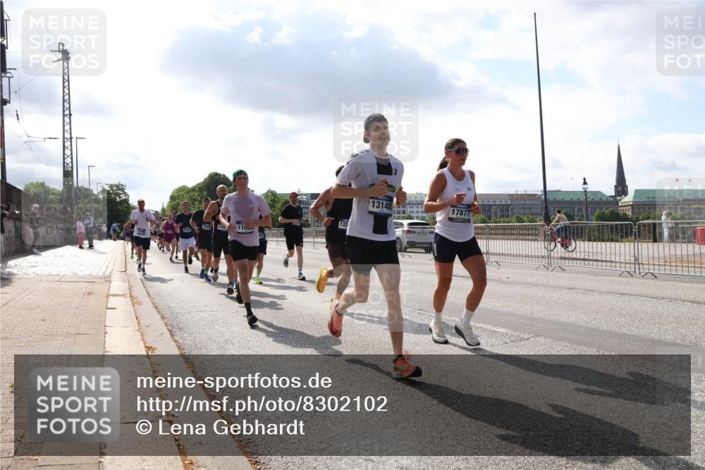 29.06.2025 - hella hamburg halbmarathon Lena Gebhardt http://msf.ph/oto/8302102 29.06.2025 09:47:04 Lombardsbrücke 13148, 17877, 1002, 1053, 1396, 1407, 1411, 1577, 1910, 1959, 2228, 2243, 2563, 2774, 2836, 3005, 3790, 3935, 4740, 4944, 5048, 5152, 5193, 5660, 6032, 6305, 6473, 6683, 6915, 7080, 7466, 7622, 7628, 7831, 7867, 7972, 8312, 8323, 8366, 9376, 9508, 9519, 10477, 10771, 10927, 11055, 11304, 11370, 11661, 11898, 12204, 12447, 12899, 13148, 13199, 13493, 13494, 13729, 13771, 13972, 13991, 14069, 14310, 14385, 16811, 16957 meine-sportfotos.de