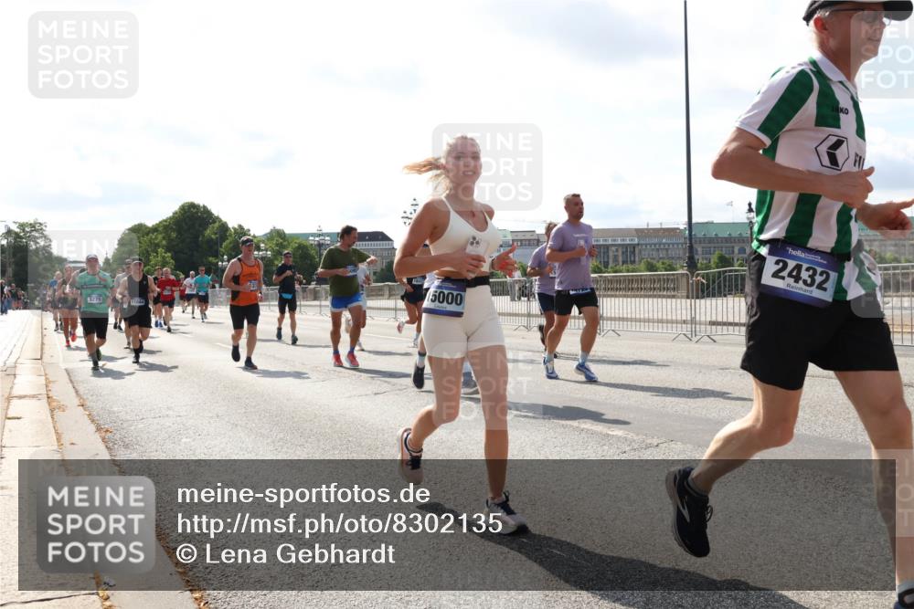 29.06.2025 - hella hamburg halbmarathon Lena Gebhardt http://msf.ph/oto/8302135 29.06.2025 09:59:41 Lombardsbrücke 3279, 11844, 5000, 2432, 1319, 1334, 1366, 1595, 1642, 1834, 1914, 1955, 2282, 2348, 2364, 2391, 2432, 2630, 2676, 2910, 3112, 3279, 3668, 3836, 4426, 4467, 4772, 4837, 4839, 5015, 5134, 5277, 5299, 5457, 5458, 5465, 5492, 5866, 6174, 6201, 6202, 6414, 6415, 6416, 6587, 7037, 7129, 7130, 7395, 7833, 8330, 8509, 8520, 8542, 8652, 8846, 8929, 9142, 9488, 9903, 9907, 9922, 9984, 10020, 10031, 10266, 11039, 11568, 11844 meine-sportfotos.de
