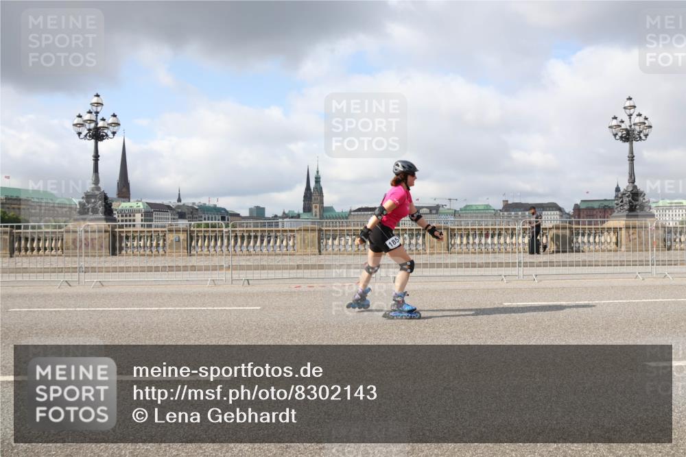 29.06.2025 - hella hamburg halbmarathon Lena Gebhardt http://msf.ph/oto/8302143 29.06.2025 09:06:39 Lombardsbrücke  meine-sportfotos.de