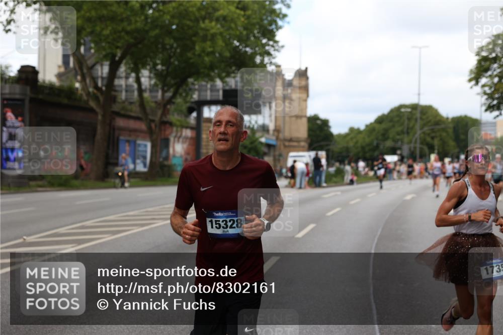 29.06.2025 - hella hamburg halbmarathon Yannick Fuchs http://msf.ph/oto/8302161 29.06.2025 10:37:36 20KM 1675, 1735, 2653, 3697, 4080, 4229, 4318, 5124, 5477, 7026, 7508, 7635, 9364, 9534, 10099, 10237, 10251, 11177, 12153, 12723, 12776, 13398, 13746, 13807, 14201, 14210, 14484, 14849, 15328, 15706, 15851, 15921, 16314, 16338, 18004, 18274, 18304, 18449, 18987, 19009, 19038, 19051, 19229 meine-sportfotos.de