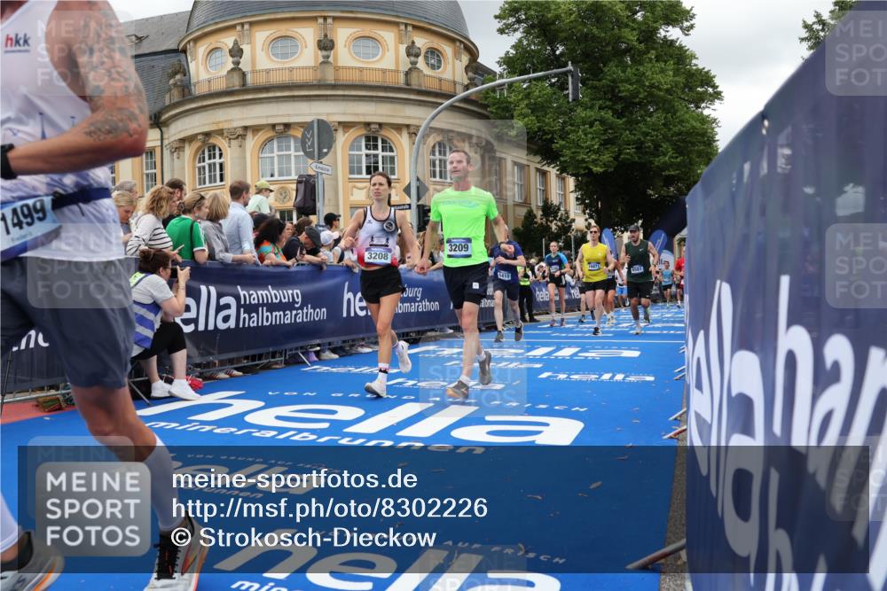 29.06.2025 - hella hamburg halbmarathon Strokosch-Dieckow http://msf.ph/oto/8302226 29.06.2025 10:54:07 Ziel 1151, 1410, 3177, 3208, 3209, 3898, 5638, 6082, 6084, 6294, 6356, 6443, 6581, 8390, 9032, 9791, 11499, 12213, 12379, 13033, 13397, 13794, 15169, 15524, 16780, 16871, 17348, 18308 meine-sportfotos.de