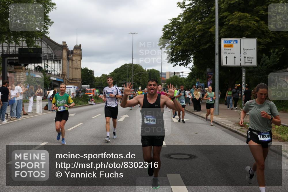 29.06.2025 - hella hamburg halbmarathon Yannick Fuchs http://msf.ph/oto/8302316 29.06.2025 10:49:58 20KM 1130, 1180, 1877, 2378, 2982, 3042, 3048, 4951, 5287, 5465, 5721, 5744, 6759, 7646, 7742, 8255, 8311, 8330, 8639, 8863, 9361, 9562, 9622, 11039, 11143, 11309, 11554, 11638, 12196, 12515, 12858, 13474, 14363, 14461, 15134, 16043, 16375, 16401, 16434, 16625, 16786, 17468, 17615, 18117, 18125, 18212, 18325, 18340, 18495, 18531, 18634, 18741, 18746, 18835, 18966, 19120, 19152 meine-sportfotos.de
