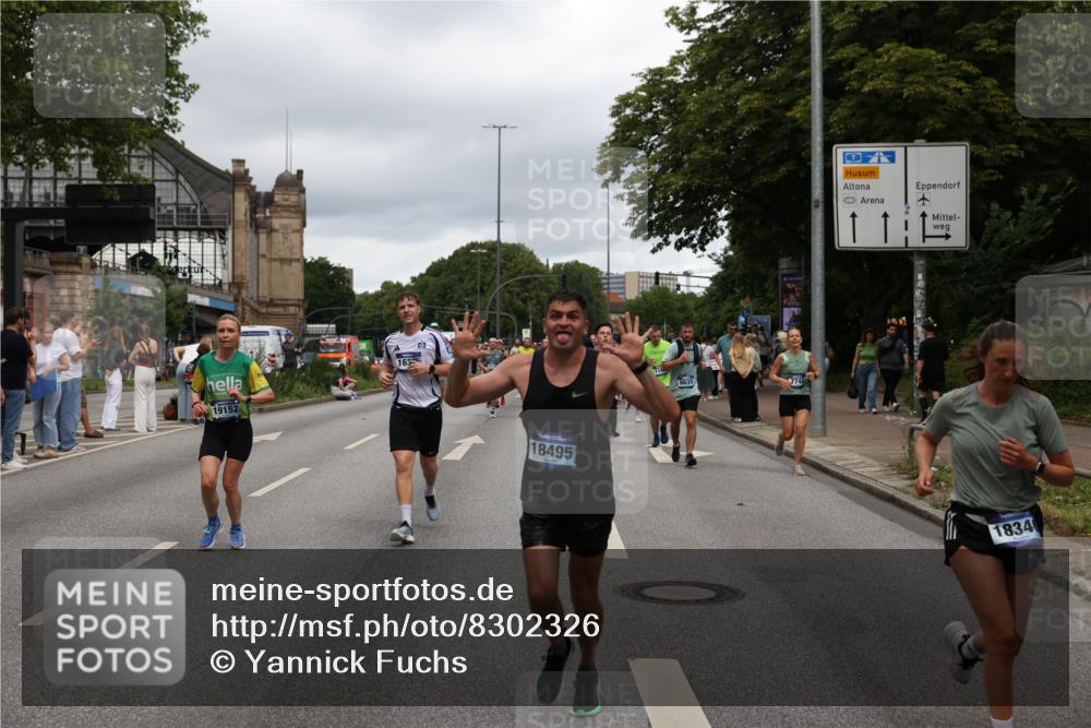 29.06.2025 - hella hamburg halbmarathon Yannick Fuchs http://msf.ph/oto/8302326 29.06.2025 10:49:58 20KM 1130, 1180, 1877, 2378, 2982, 3042, 3048, 4951, 5287, 5465, 5721, 5744, 6759, 7646, 7742, 8255, 8311, 8330, 8639, 8863, 9361, 9562, 9622, 11039, 11143, 11309, 11554, 11638, 12196, 12515, 12858, 13474, 14363, 14461, 15134, 16043, 16375, 16401, 16434, 16625, 16786, 17468, 17615, 18117, 18125, 18212, 18325, 18340, 18495, 18531, 18634, 18741, 18746, 18835, 18966, 19120, 19152 meine-sportfotos.de