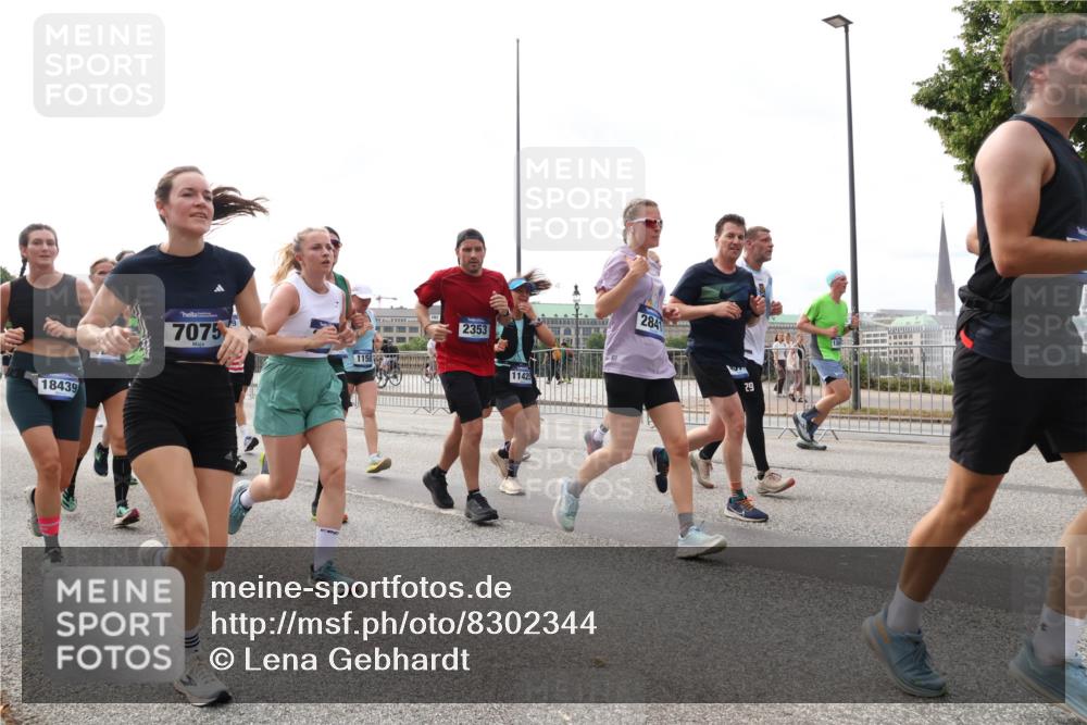 29.06.2025 - hella hamburg halbmarathon Lena Gebhardt http://msf.ph/oto/8302344 29.06.2025 10:21:55 Lombardsbrücke 18439, 7075, 1158, 2353, 11429, 2841, 29, 1003, 1072, 1158, 1191, 1250, 1294, 1401, 1668, 1958, 1963, 2009, 2063, 2172, 2315, 2353, 2514, 2529, 2744, 3050, 3172, 3458, 3606, 3768, 3770, 3825, 3826, 3995, 4046, 4289, 4366, 4375, 4376, 4697, 4786, 5122, 5412, 5641, 5759, 5957, 6086, 6103, 6475, 6676, 6805, 6881, 6977, 7075, 7162, 7612, 7672, 8286, 8431, 8715, 8860, 8896, 8954, 8959, 9002, 9062, 9369, 9483, 9499, 9532, 10374, 10874 meine-sportfotos.de