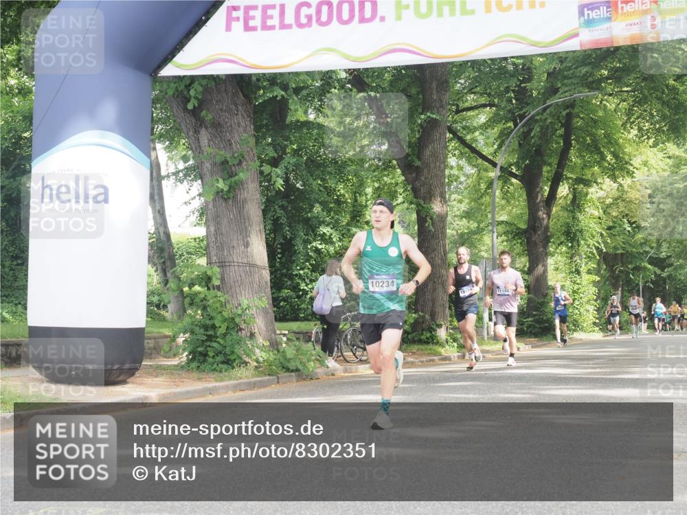 29.06.2025 - hella hamburg halbmarathon KatJ http://msf.ph/oto/8302351 29.06.2025 10:14:10 Zwischen KM18-KM19  meine-sportfotos.de