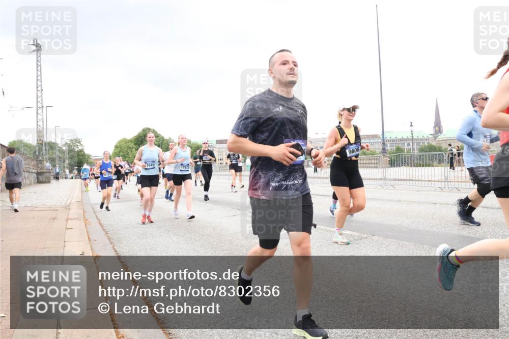 29.06.2025 - hella hamburg halbmarathon Lena Gebhardt http://msf.ph/oto/8302356 29.06.2025 10:56:26 Lombardsbrücke 15103, 17649, 17673, 122, 202, 9606, 112, 1047, 1113, 1738, 1909, 2095, 2143, 2307, 2793, 2887, 2915, 2991, 3257, 3268, 3438, 3520, 3614, 3675, 3676, 3953, 3987, 4083, 4354, 4473, 4773, 4836, 5237, 5306, 5438, 5580, 5693, 5757, 5911, 5994, 6494, 6690, 6968, 7025, 7028, 7090, 7307, 7616, 7711, 8005, 8108, 8305, 8517, 8606, 8766, 8939, 8943, 9172, 9210, 9383, 9435, 9606, 9838, 9910, 9948, 9953, 10555, 10569, 10571, 10640, 10740, 10784, 10987 meine-sportfotos.de