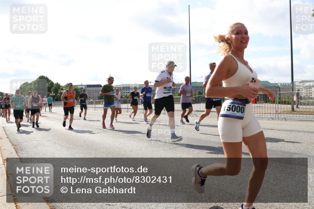 29.06.2025 - hella hamburg halbmarathon Lena Gebhardt http://msf.ph/oto/8302431 29.06.2025 09:59:42 Lombardsbrücke 11846, 3279, 17967, 1517, 5000, 1319, 1334, 1366, 1595, 1642, 1834, 1914, 1955, 2282, 2348, 2364, 2391, 2432, 2630, 2676, 2910, 3112, 3279, 3668, 3836, 4426, 4467, 4772, 4837, 5015, 5134, 5277, 5299, 5457, 5458, 5465, 5492, 5866, 6174, 6201, 6202, 6414, 6415, 6416, 6587, 7037, 7129, 7130, 7395, 7833, 8330, 8509, 8520, 8542, 8652, 8846, 8929, 9142, 9488, 9903, 9907, 9922, 9984, 10020, 10031, 11039, 11568, 11844 meine-sportfotos.de