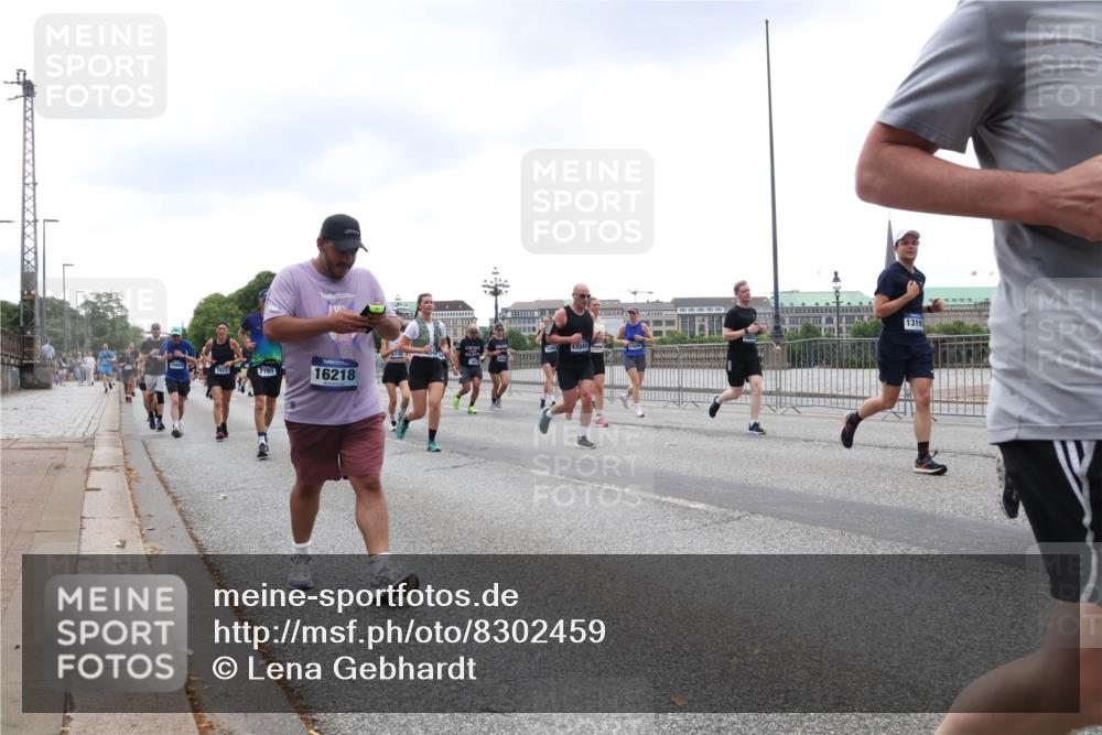 29.06.2025 - hella hamburg halbmarathon Lena Gebhardt http://msf.ph/oto/8302459 29.06.2025 10:46:55 Lombardsbrücke 1073, 1185, 1286, 1363, 1371, 1375, 1593, 1607, 1608, 1720, 1837, 1961, 1999, 2162, 2211, 2320, 2327, 2537, 2555, 2556, 2665, 2697, 2981, 3277, 3406, 3407, 3469, 3734, 3823, 4202, 4239, 4296, 4342, 4355, 4483, 4604, 5111, 5114, 5700, 5796, 5953, 6124, 6161, 6485, 6496, 6740, 7073, 7303, 7412, 7430, 7431, 7767, 7827, 8131, 8477, 8486, 8551, 8553, 8684, 8706, 8967, 9691, 10230, 13969, 14261, 15852, 16882, 16987 meine-sportfotos.de