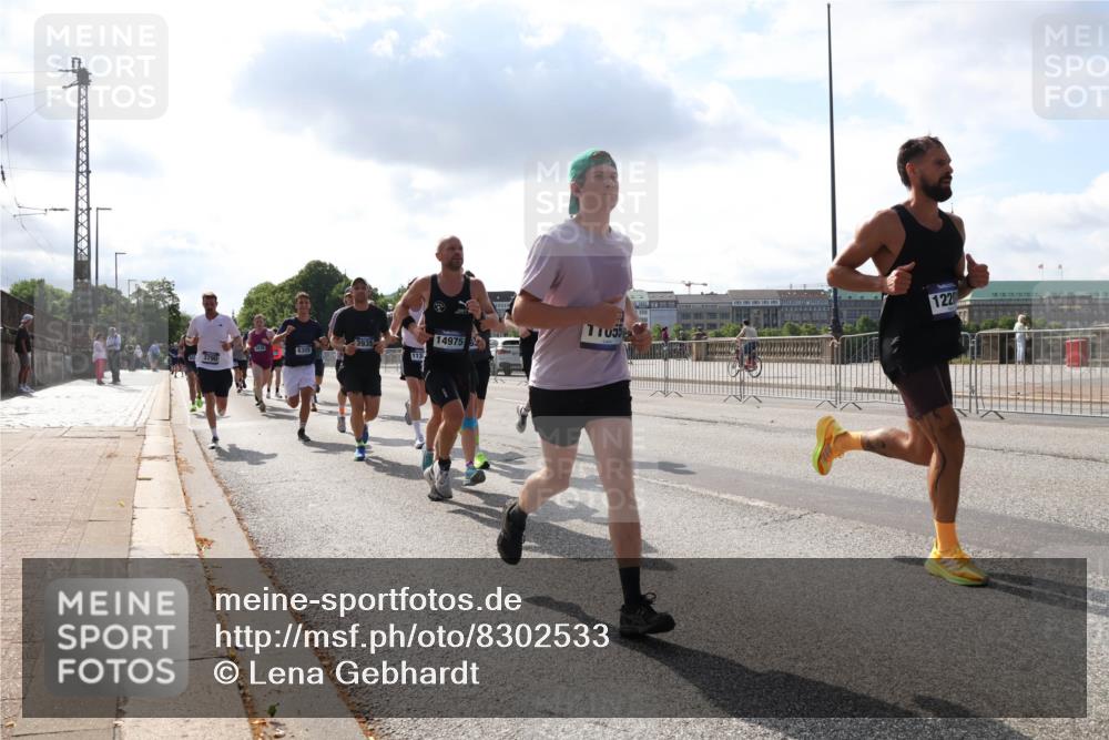 29.06.2025 - hella hamburg halbmarathon Lena Gebhardt http://msf.ph/oto/8302533 29.06.2025 09:47:05 Lombardsbrücke 3935, 6305, 3790, 113, 14975, 1, 1220, 1002, 1053, 1396, 1407, 1411, 1577, 1910, 1959, 2121, 2228, 2243, 2563, 2774, 2836, 3005, 3790, 3935, 4246, 4740, 4944, 5048, 5152, 5193, 5660, 6032, 6305, 6473, 6683, 6915, 7080, 7466, 7622, 7628, 7831, 7867, 7972, 8312, 8323, 8366, 9376, 9508, 9519, 10477, 10771, 10927, 11055, 11370, 11898, 12204, 12447, 12899, 13148, 13199, 13493, 13494, 13729, 13771, 13972, 13991, 14069, 14310, 14385, 16957 meine-sportfotos.de