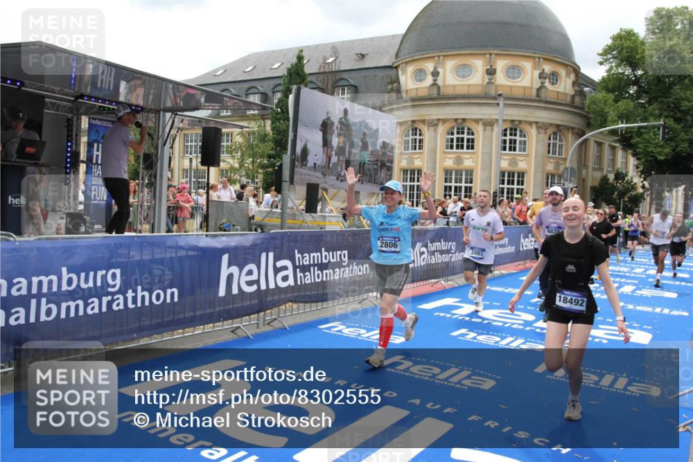 29.06.2025 - hella hamburg halbmarathon Michael Strokosch http://msf.ph/oto/8302555 29.06.2025 10:57:56 Ziel 2025, 2034, 2806, 2883, 3093, 3575, 7138, 7159, 7189, 7269, 9820, 10599, 10703, 11394, 12523, 13376, 14881, 15349, 16517, 17543, 18492 meine-sportfotos.de